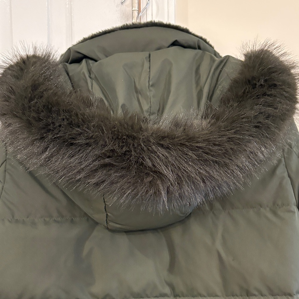 Ralph Lauren Olive Green Puffer Coat with Faux Fur Hood - Picture 9 of 12